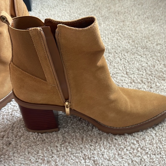 Franco Sarto women’s size 11 tan suede bootie, new in box, never worn - Picture 4 of 4